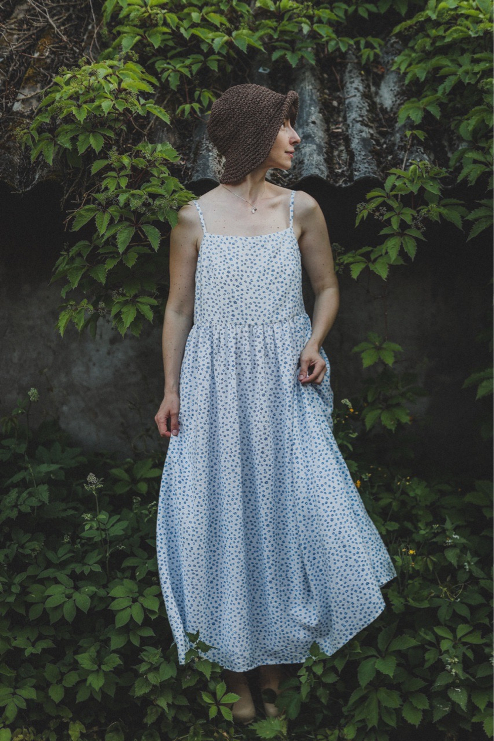 Сарафан на бретелях, синие цветочки на Айвори