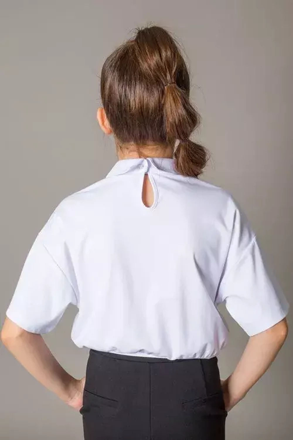 Блузка школьная трикотажная для девочки с короткими рукавами Deloras