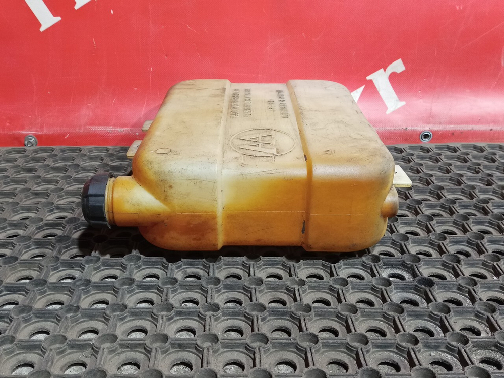 Бачок отопителя 7L
