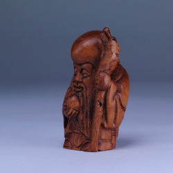 Нэцкэ Шоусин с персиком и посохом