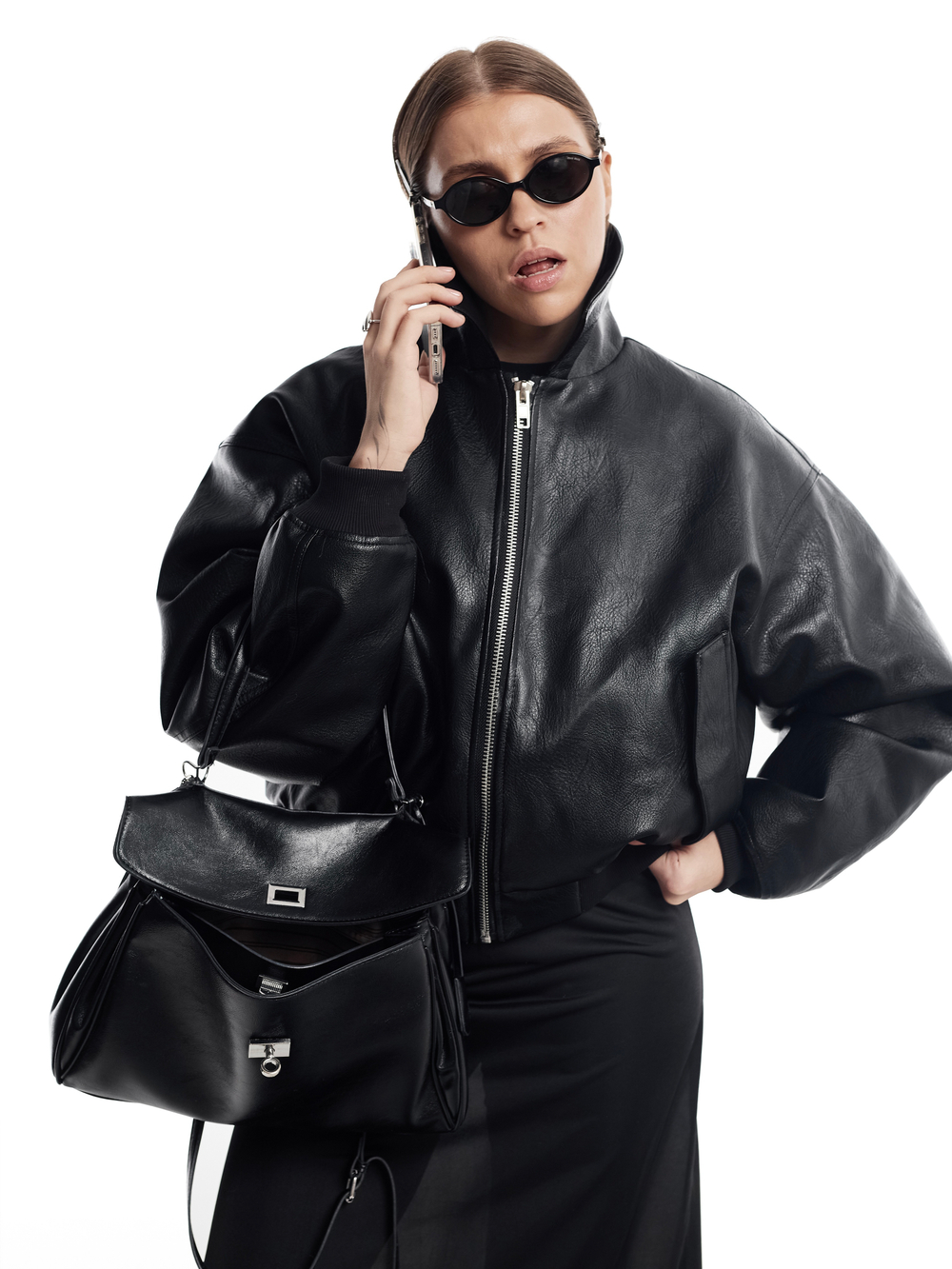 Кожаный Бомбер в черном цвете