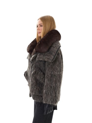 Шоколадный шерстяной пуховик с меховым воротником