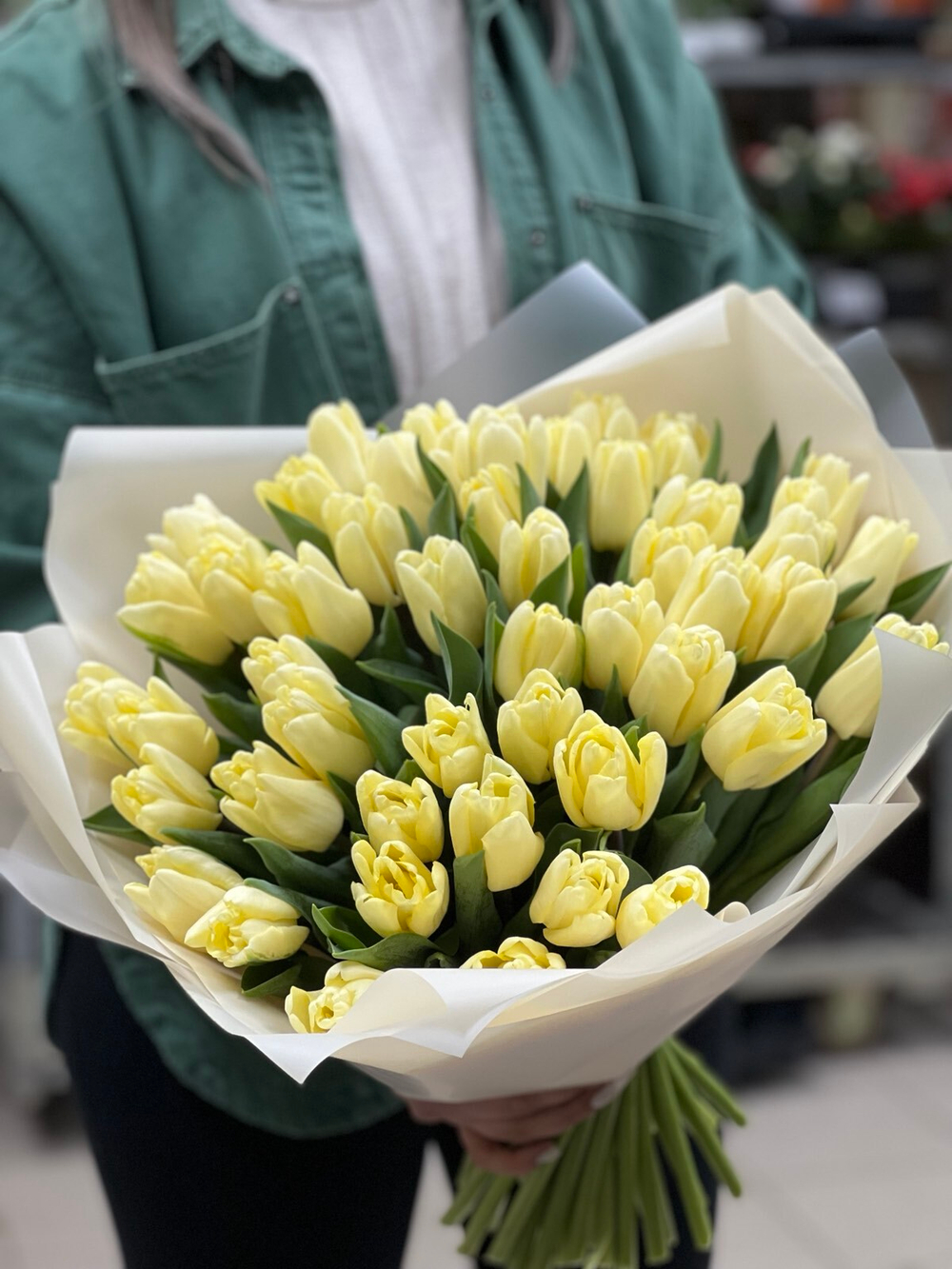 Нежный букет из кремовых тюльпанов от Флора Маркет