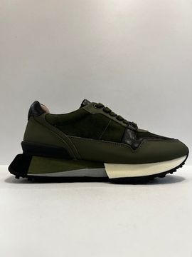 Кроссовки женские