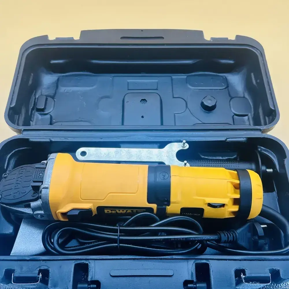 Шлифовальная машина / УШМ / Болгарка DeWALT УШМ 125/1100W (1100 Вт, 125 мм), с регулировкой оборотов, сетевая, в кейсе
