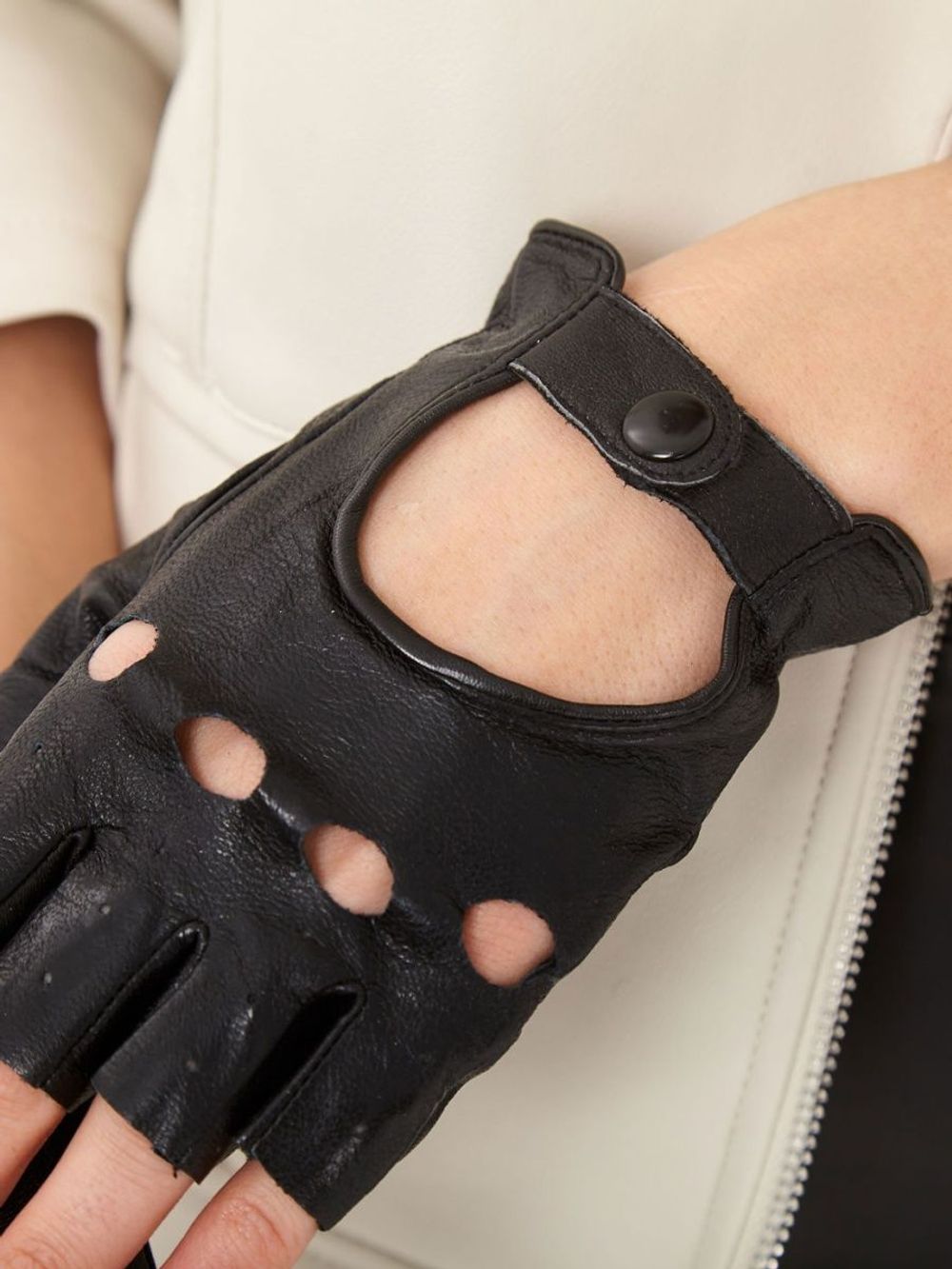 Перчатки без пальцев короткие кожаные