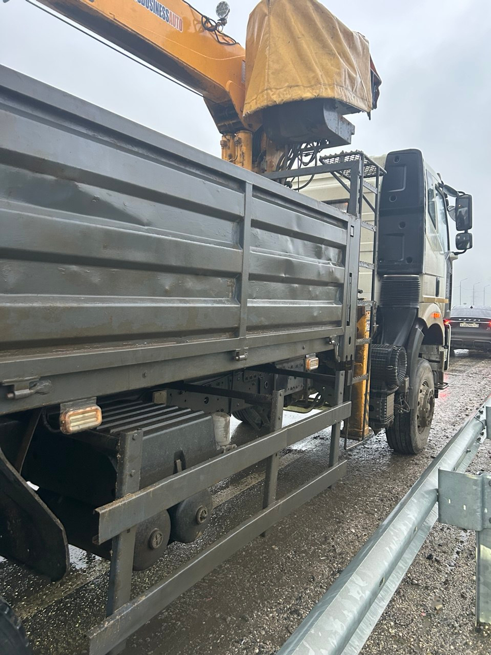 FAW J6 6x4 Бортовой с КМУ 352127 (Дизельный, 11.1 л, 390 л.с. МТ)