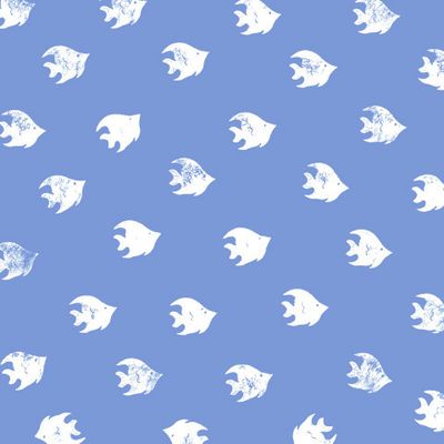 Белые рыбки на голубом фоне