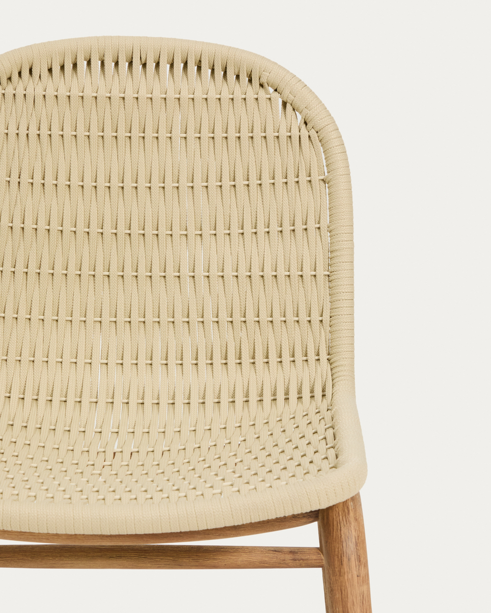 Уличный стул Alipa из массива акации и веревки кремового цвета