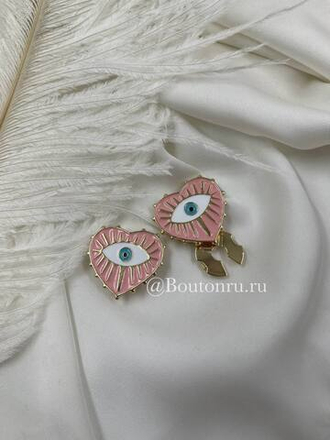 Накладка на пуговицу в форме сердца с глазом золотистая с розовой эмалью