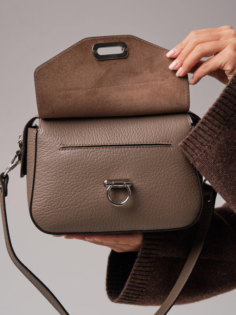 Женская сумка кросс-боди Azaro тауп соло