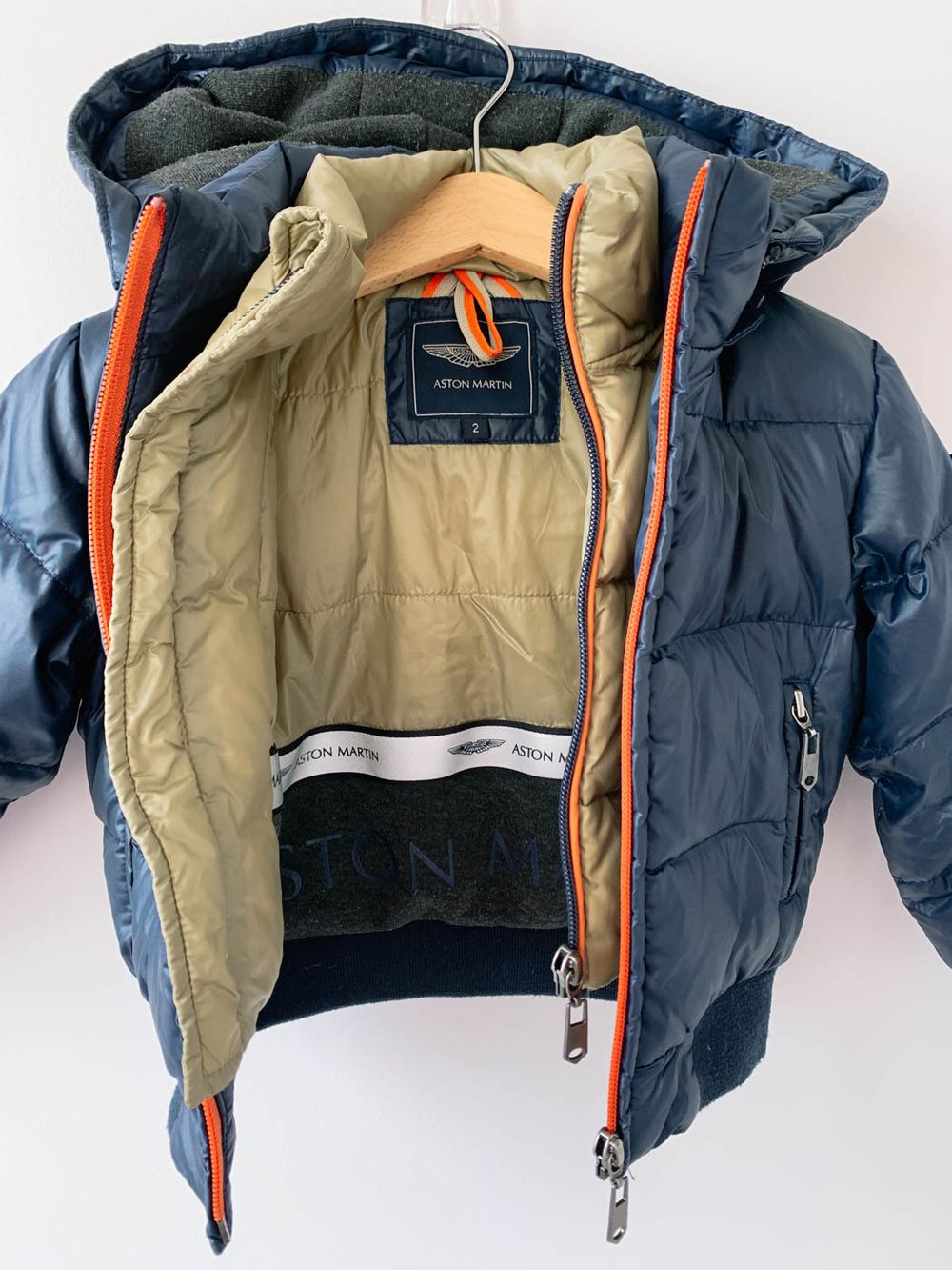 Пуховик Aston Martin