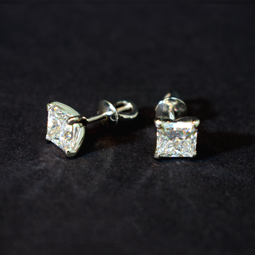 Пусеты с бриллиантом Принцесса