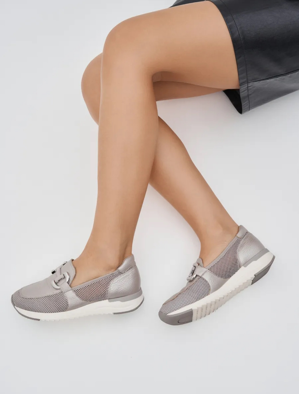 Кроссовки Caprice из натуральной оленьей кожи