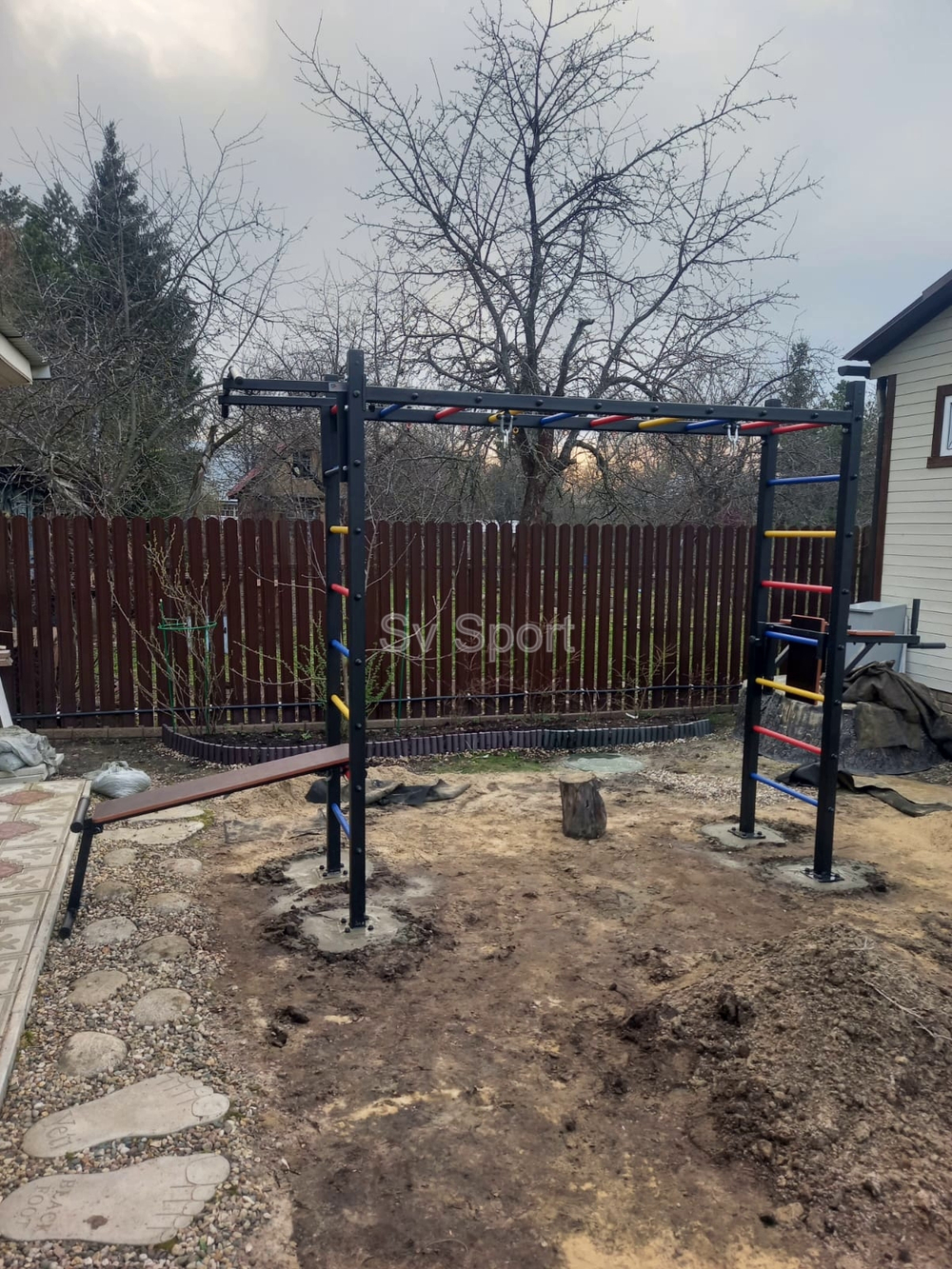 Монтаж уличной шведской стенки Sv Sport Рукоход (4 вертикальных столба)