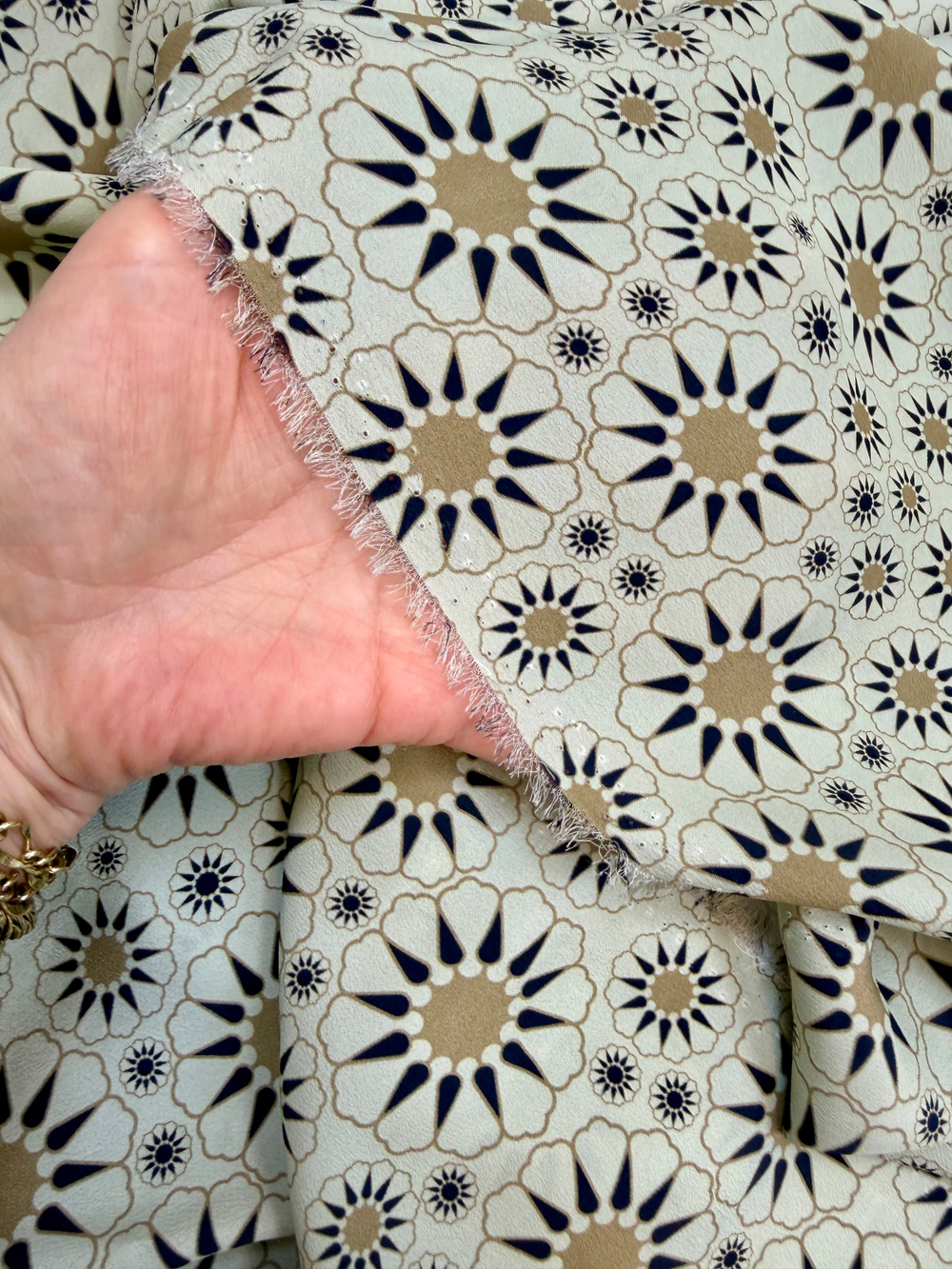 Ткань натуральный шелк 100% (Италия) ш-140см цена за 0,75 м