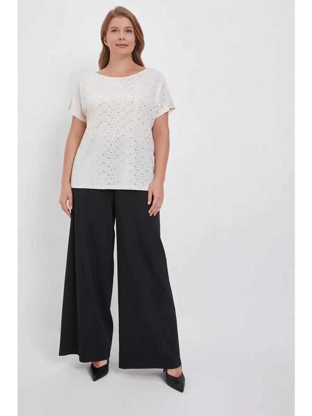 Блузка с пайетками короткий рукав