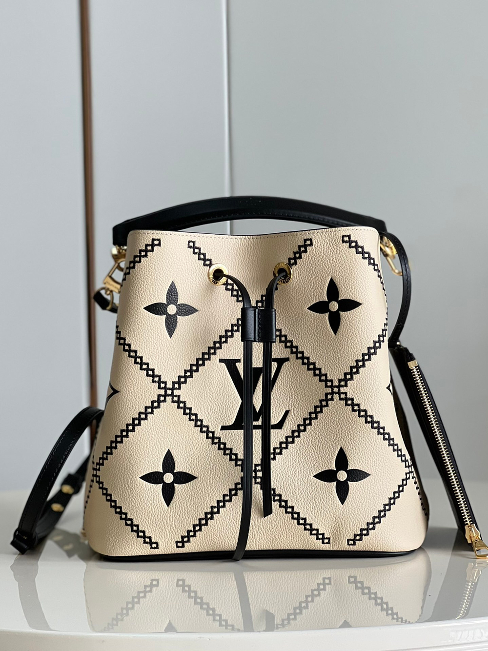 Louis Vuitton NeoNoe MM