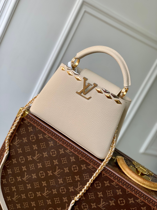 Louis Vuitton Capucines BB