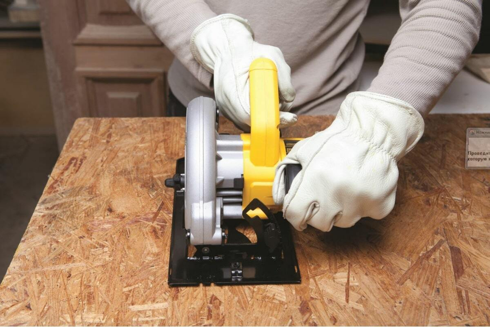 Дисковая пила DEWALT DWE 560 K, 5500 об/мин, 3.7 кг