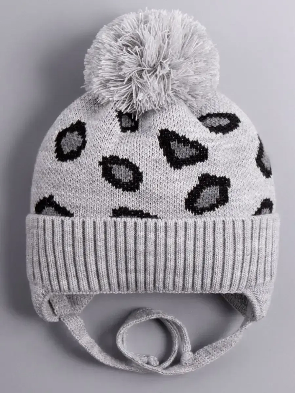 Шапка для девочки на завязках на осень