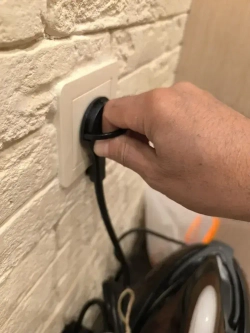 Удлинитель электрический с заземлением 2 розетки 3 метра с плоской потайной вилкой невидимкой