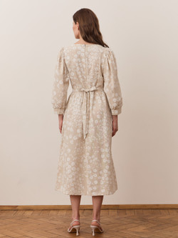 Платье с вырезом-сердечко