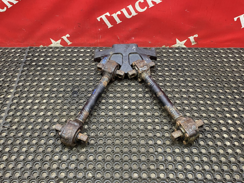 Кронштейн тяги реактивной в сборе 2020г