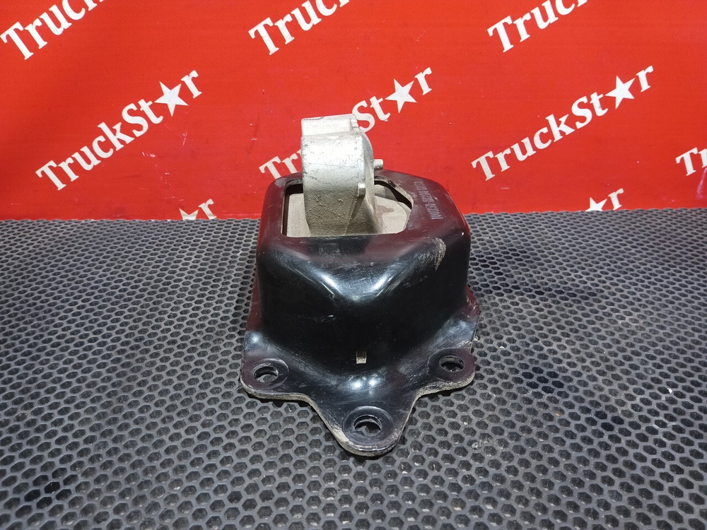 Подушка двигателя задняя левая 2023г