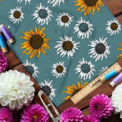 Ткань атлас засыхающие подсолнухи на зелёном фоне