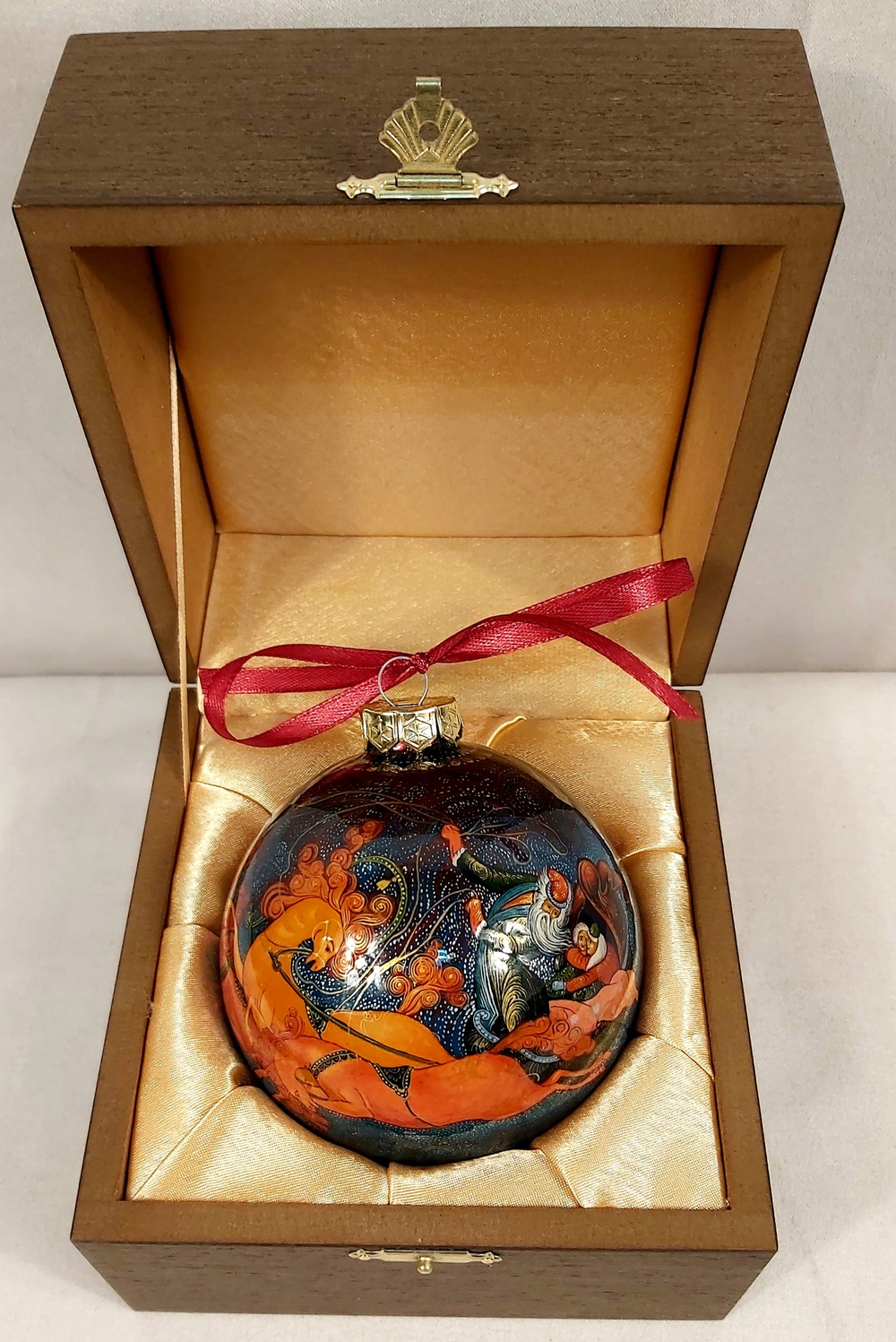 Коллекционный елочный шар с росписью Палех "Тройка" в футляре