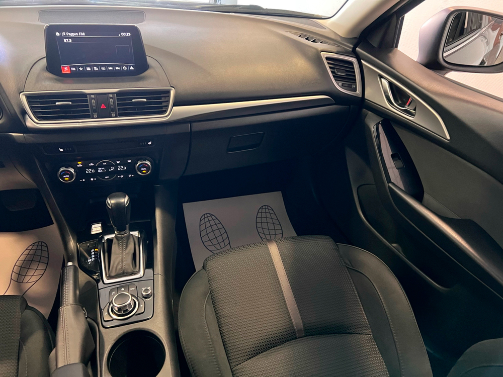 Mazda Mazda3, 2017 год