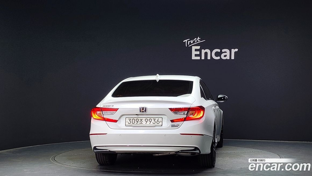 Honda Accord 10 Generation 2.0 Hybrid Touring (07.2021)