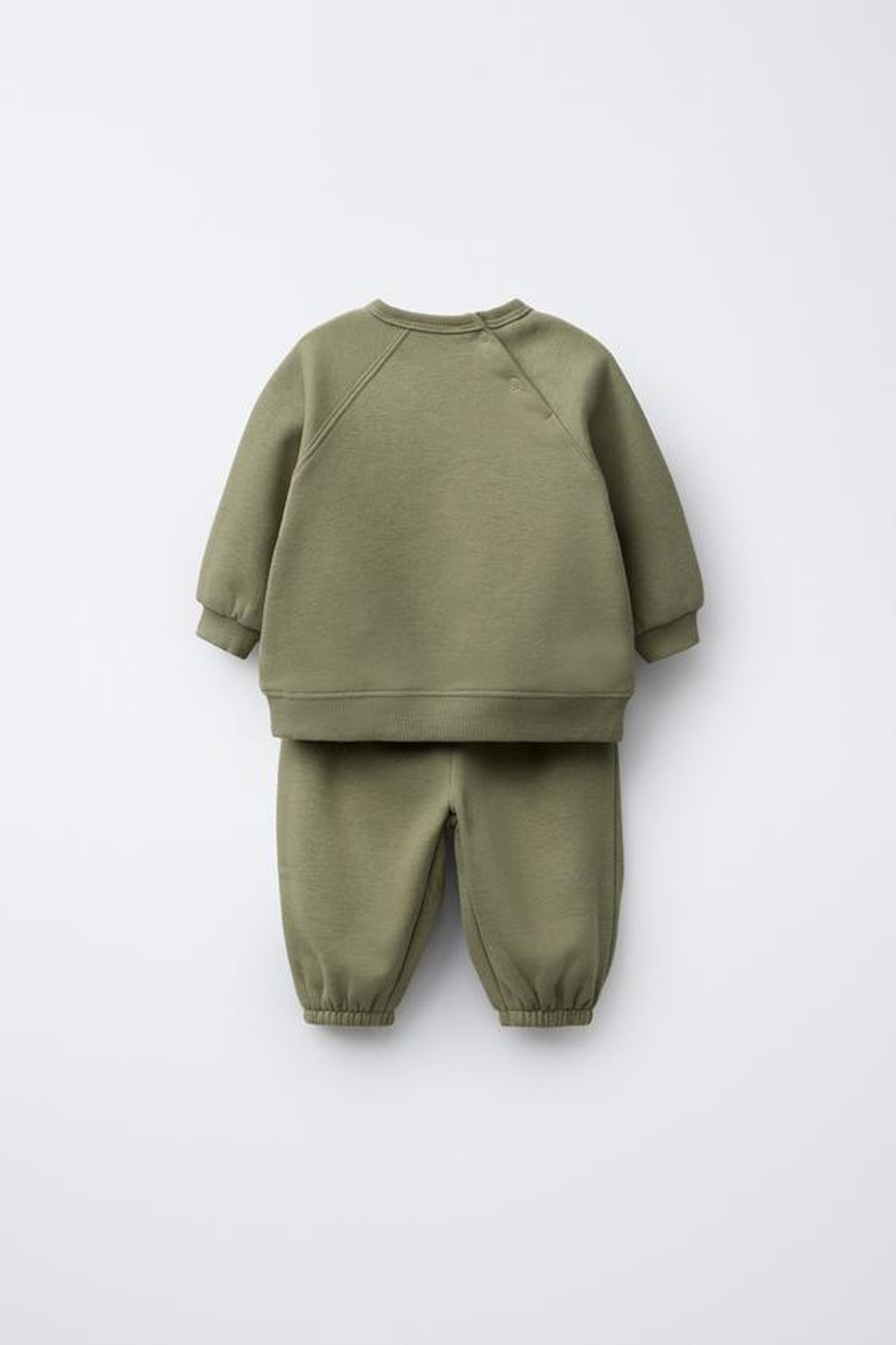 ZARA КОМПЛЕКТ ИЗ ТОЛСТОВКИ И ДЖОГГЕРОВ С ПРИНТОМ, ХАКИ