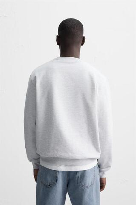 ZARA ТОЛСТОВКА С ПРИНТОМ И НАДПИСЬЮ, СЕРЫЙ С МЕЛАНЖЕВЫМ ЭФФЕКТОМ
