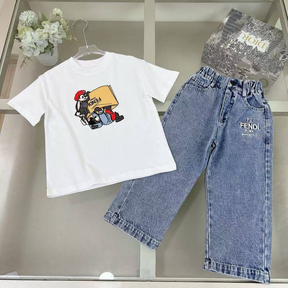 Джинсы Fendi