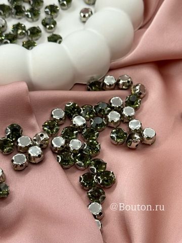 Стразы пришивные в цапах зеленые (травянистый)