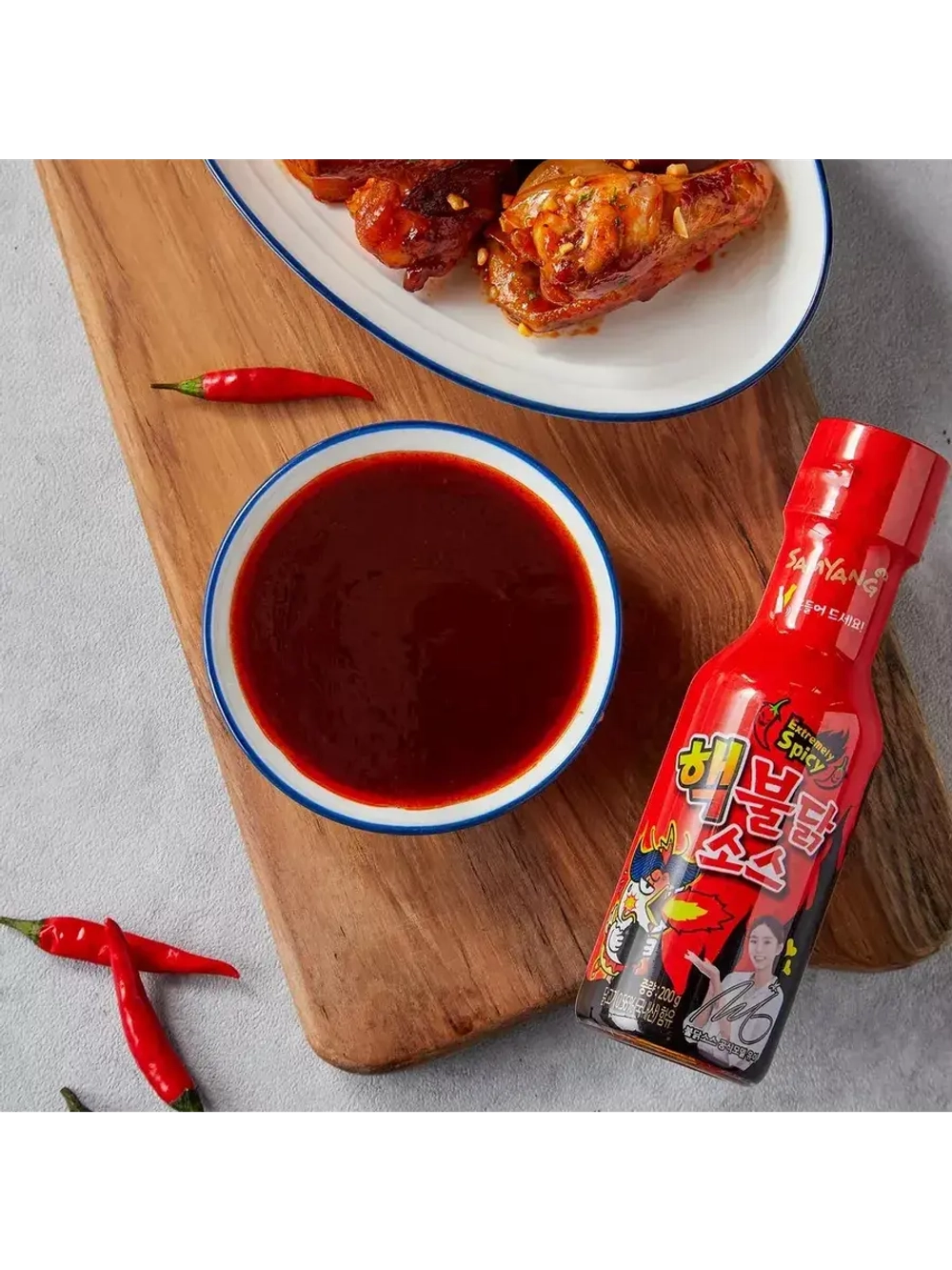 Соус острый со вкусом курицы Extremely Spicy Buldak 200 г