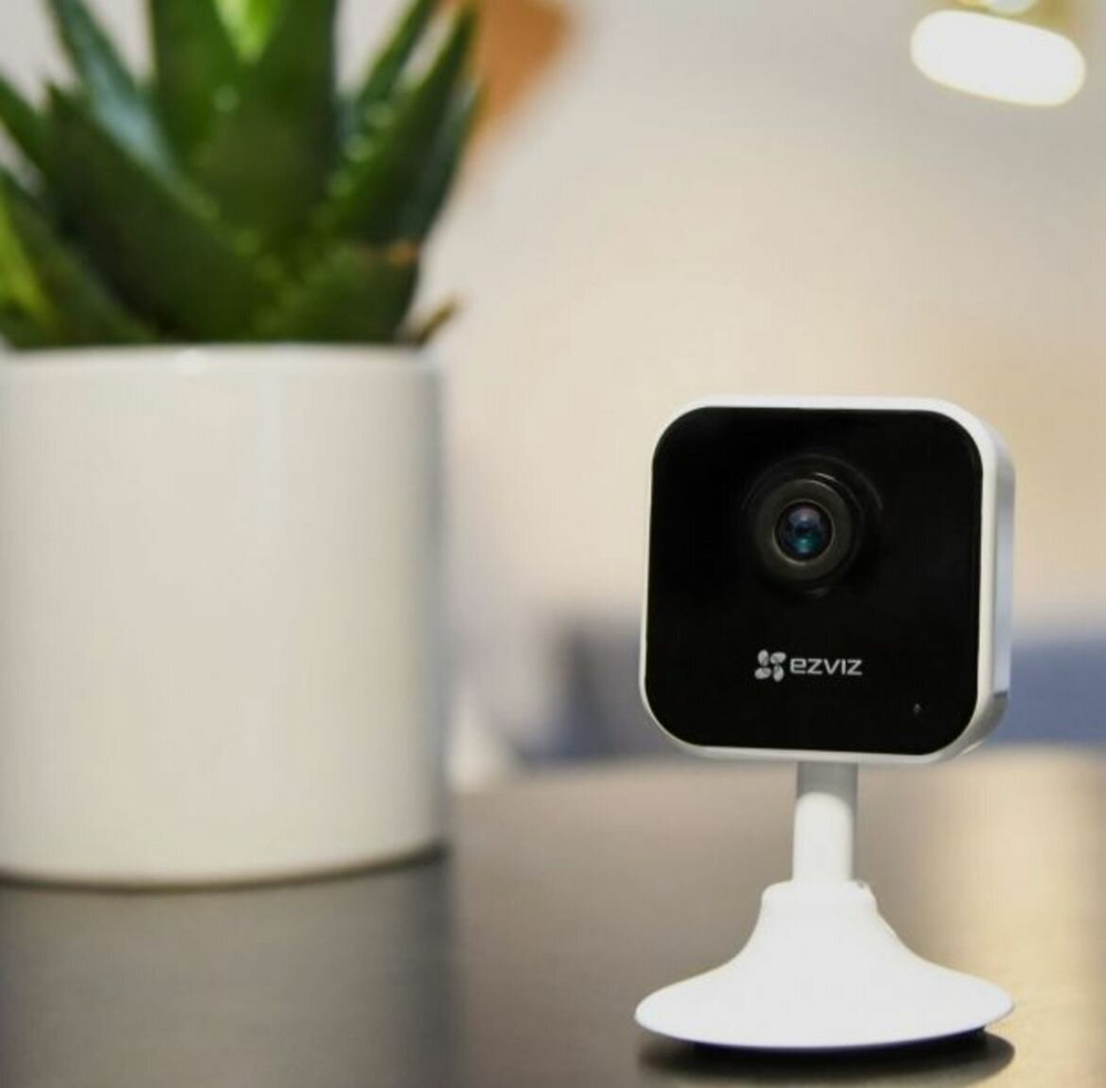 EZVIZ H1c Миниатюрная Wi-Fi-камера с универсальным разъемом Type-C.