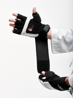 Перчатки для тхэквондо Tomorrow Star Vortex черно-белые