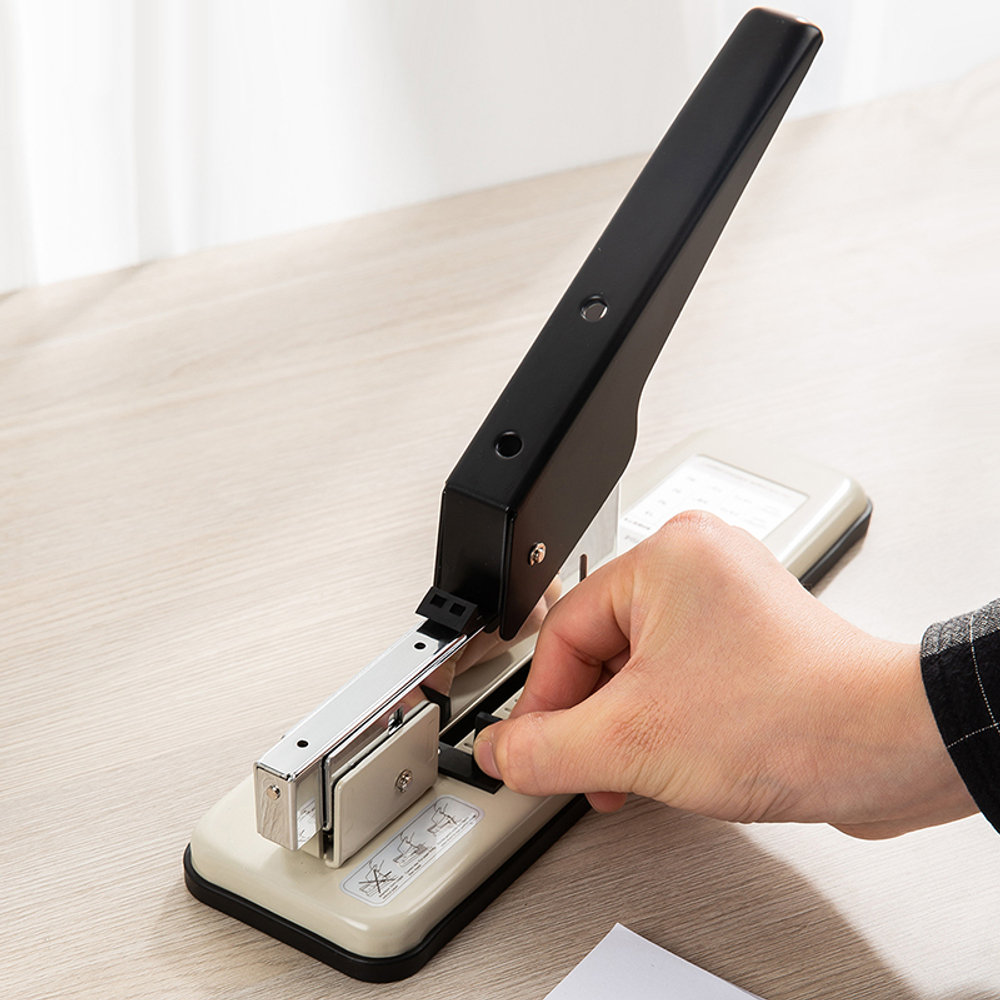 Степлер металлический DELI до 80 листов  (скобы №23/6 - 23/13)