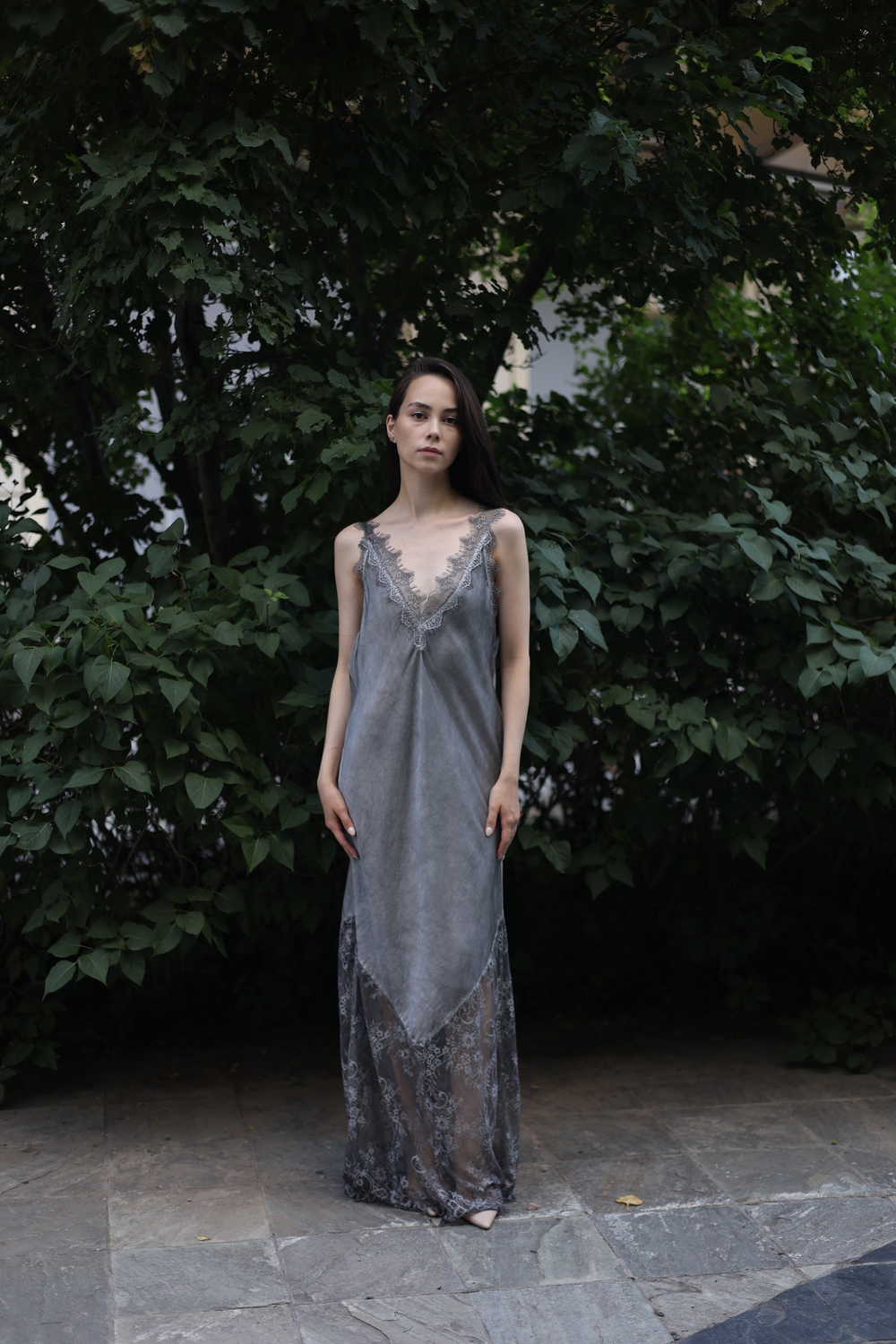 платье-комбинация с кружевной отделкой