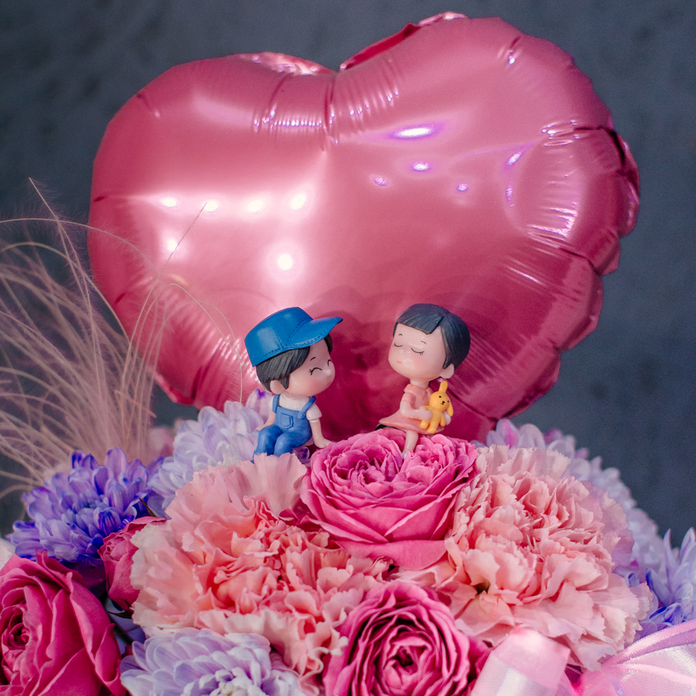 121. Авторская композиция в коробке с шариком-сердцем и фигурками