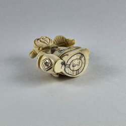 Статуэтка нэцкэ Дзюродзин с круглым веером и сосудом