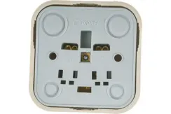 Розетка Makel Siva Ustu с заземлением накладная крем 05970