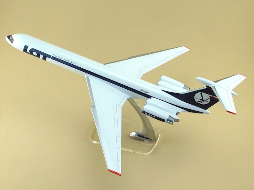 Модель самолета Ил-62М (М1:100, LOT)
