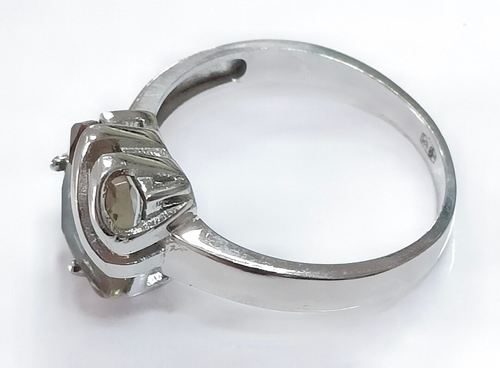Ювелирное кольцо из серебра ,султанит