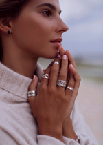 Серьги-пусеты с черным агатом