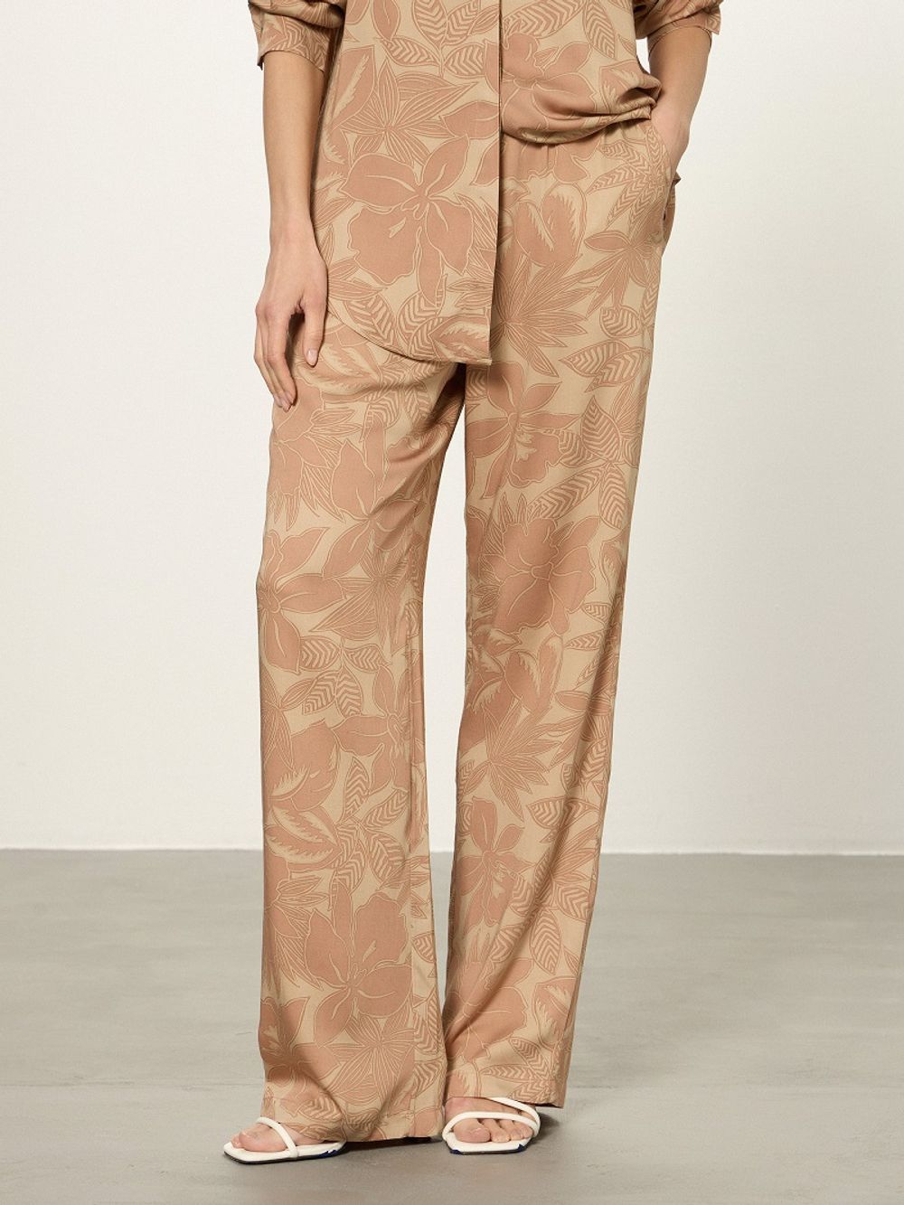 Брюки Палаццо на резинке бежевый принт вискоза