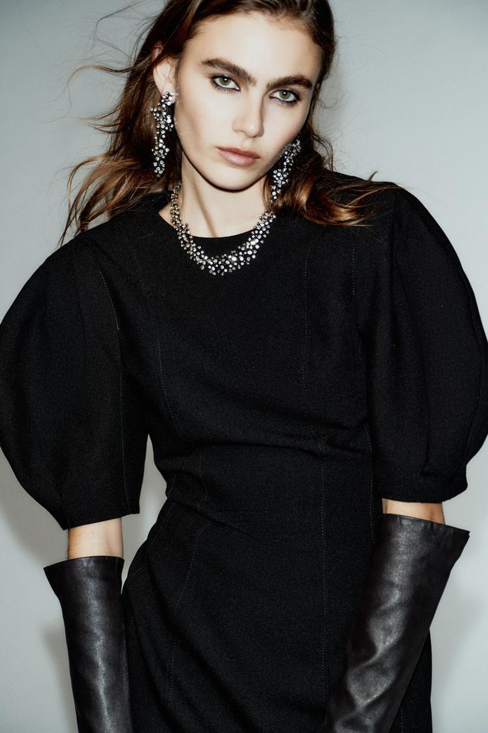 ZARA КОРОТКОЕ ПЛАТЬЕ С ОБЪЕМНЫМИ РУКАВАМИ, ЧЕРНЫЙ